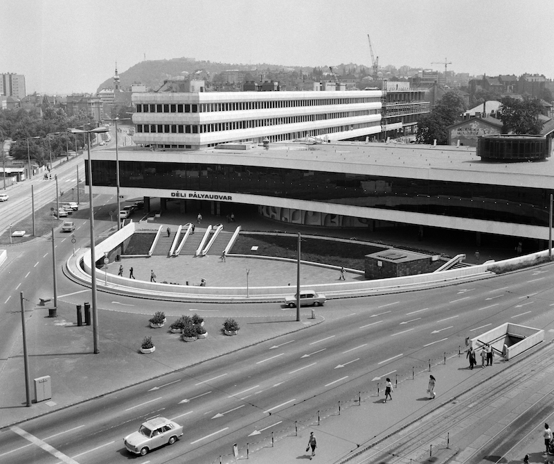 Budapest's Déli Pályaudvar station in 1975. Image: Fortepan/Uvaterv under a CC licence