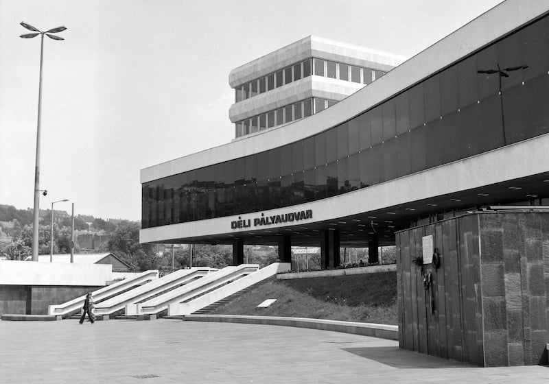 The story of Budapest’s Déli Pályaudvar, the sensual modernist train station condemned as an eyesore | Concrete Ideas