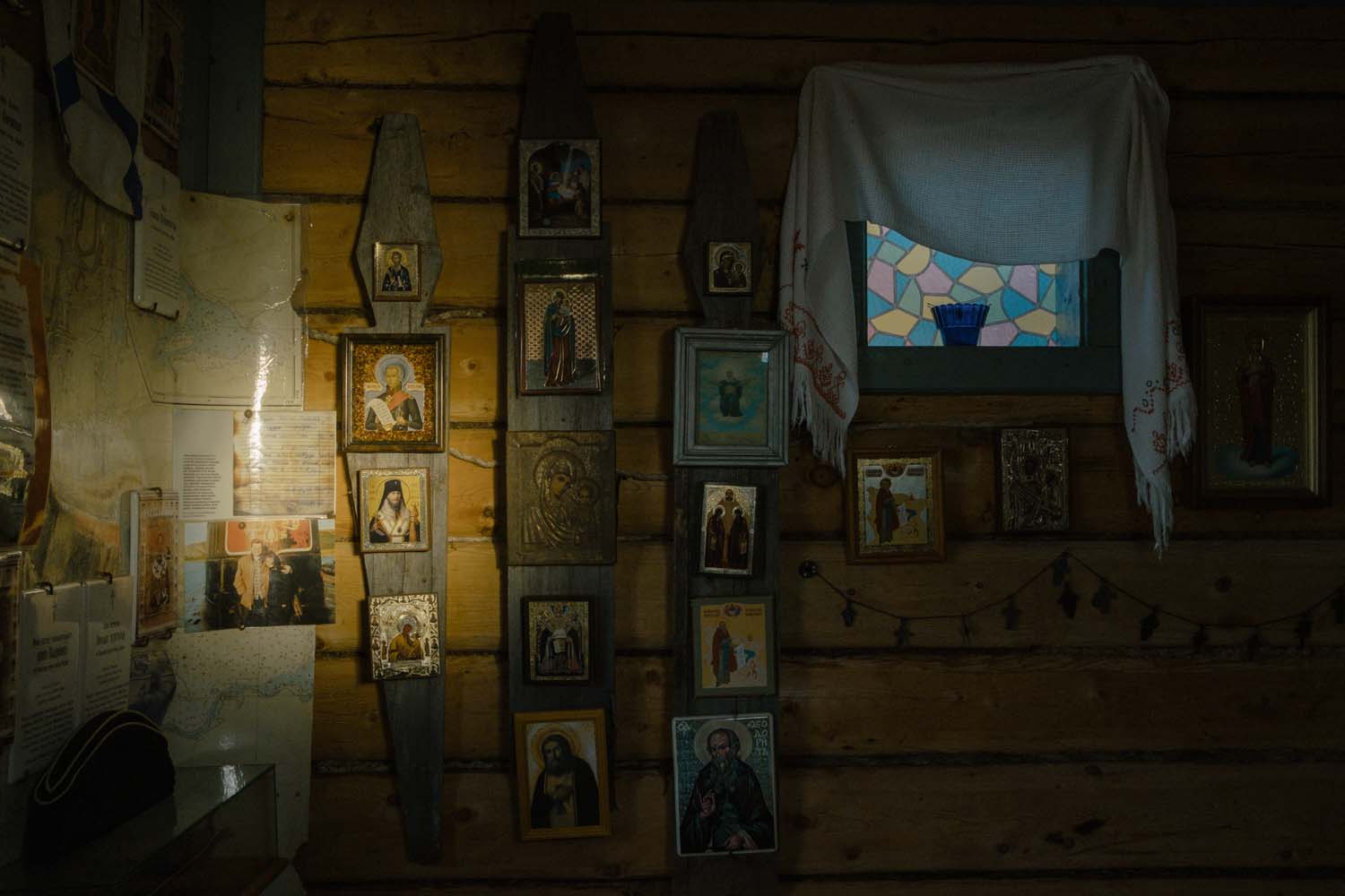 Icons inside the chapel of Tonya Tetrina.