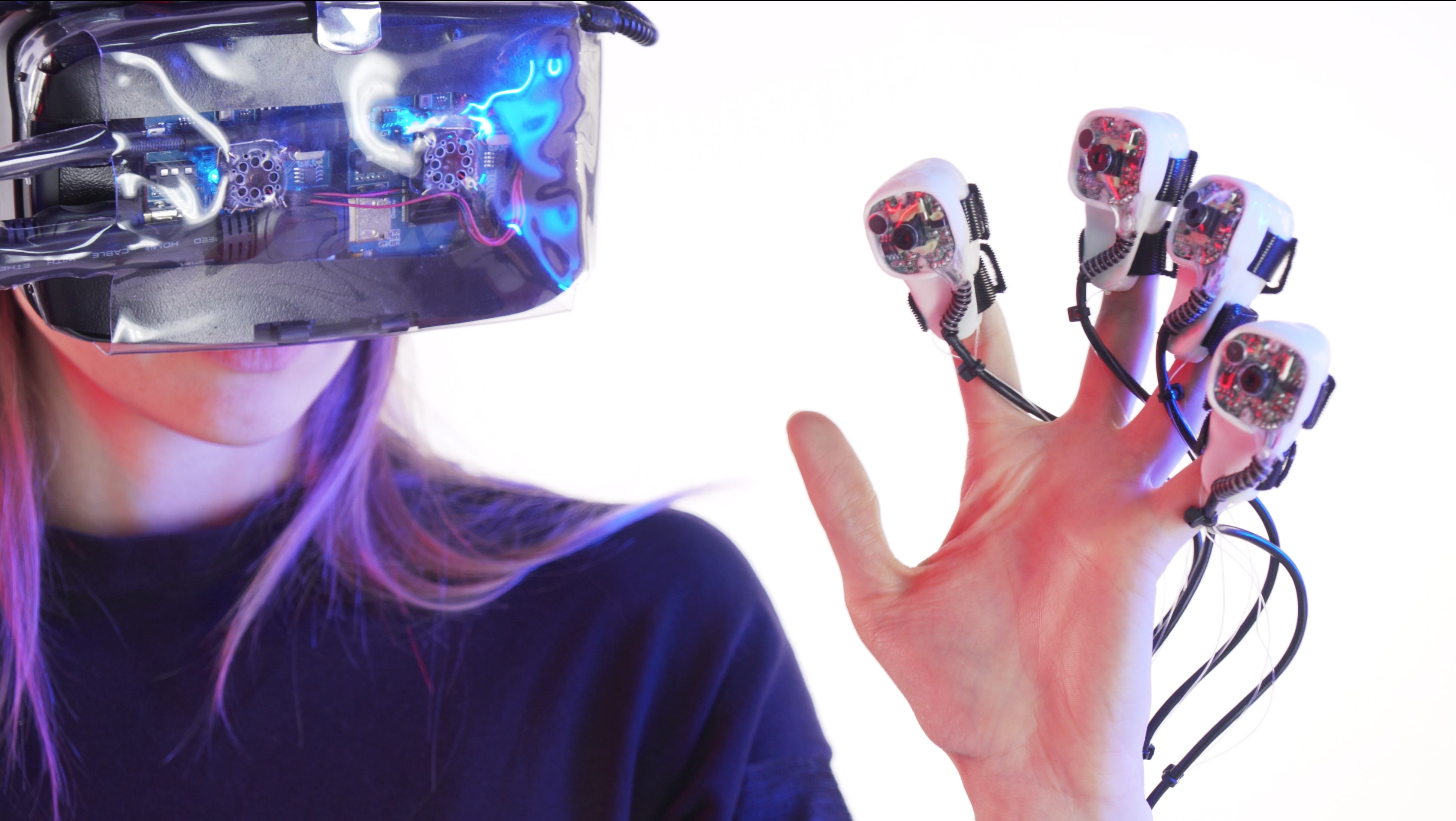 Para-optic-8, 2019. The experience is based on the user’s fingerprints and is therefore unique for each participant