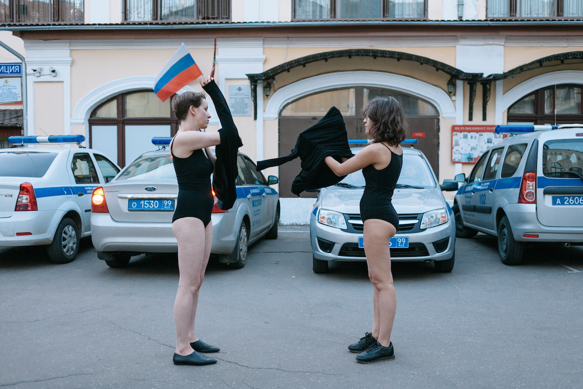 002040, Katia Khassine, Rita Sokolovskaya, Hanna Zubkova, performance (part of Udoli), 2017. Triumph gallery, Moscow