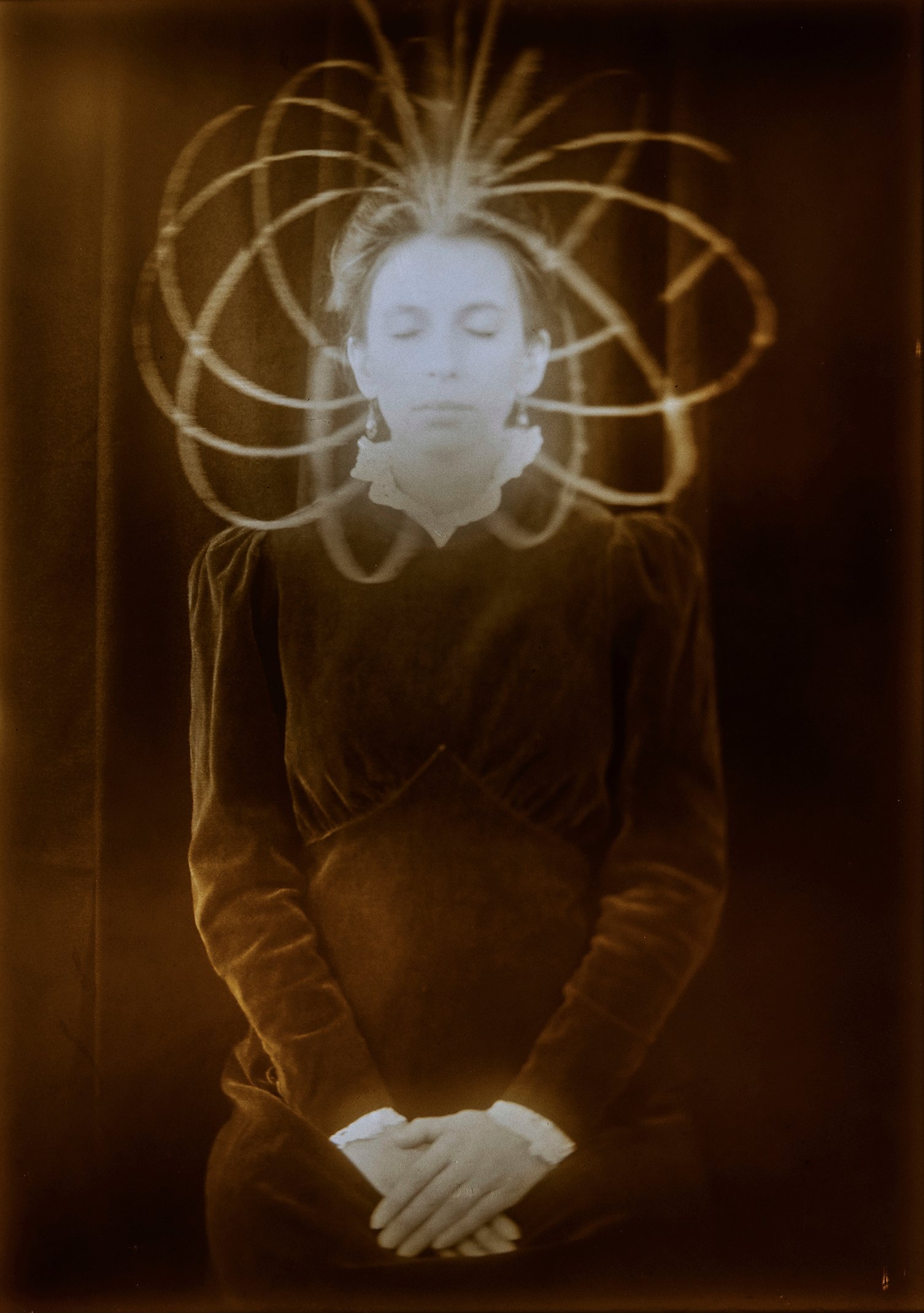 The Electrical Body, 2021. Elizaveta Dmitrievna came into contact with a spirit who taught her how to achieve “an electrical body”: to reach a state of consciousness that enables the comprehension of higher worlds