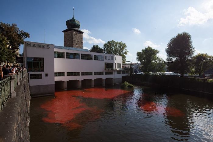 Prague’s Mánes Exhibition Hall is "bleeding" in protest