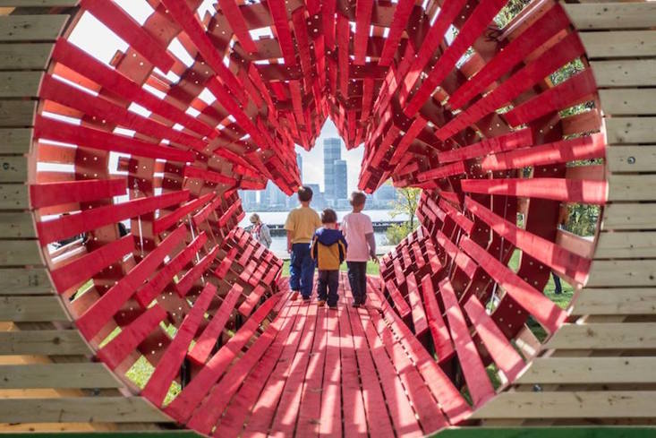 Maple leaf tunnel installation marks 60th anniversary of Hungarian Revolution