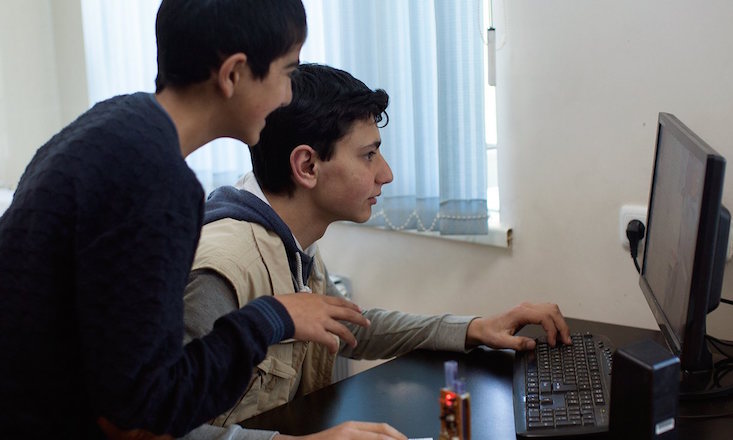 Rafael Sahakyan coding with a friend (Image: Suren Stepanyan)