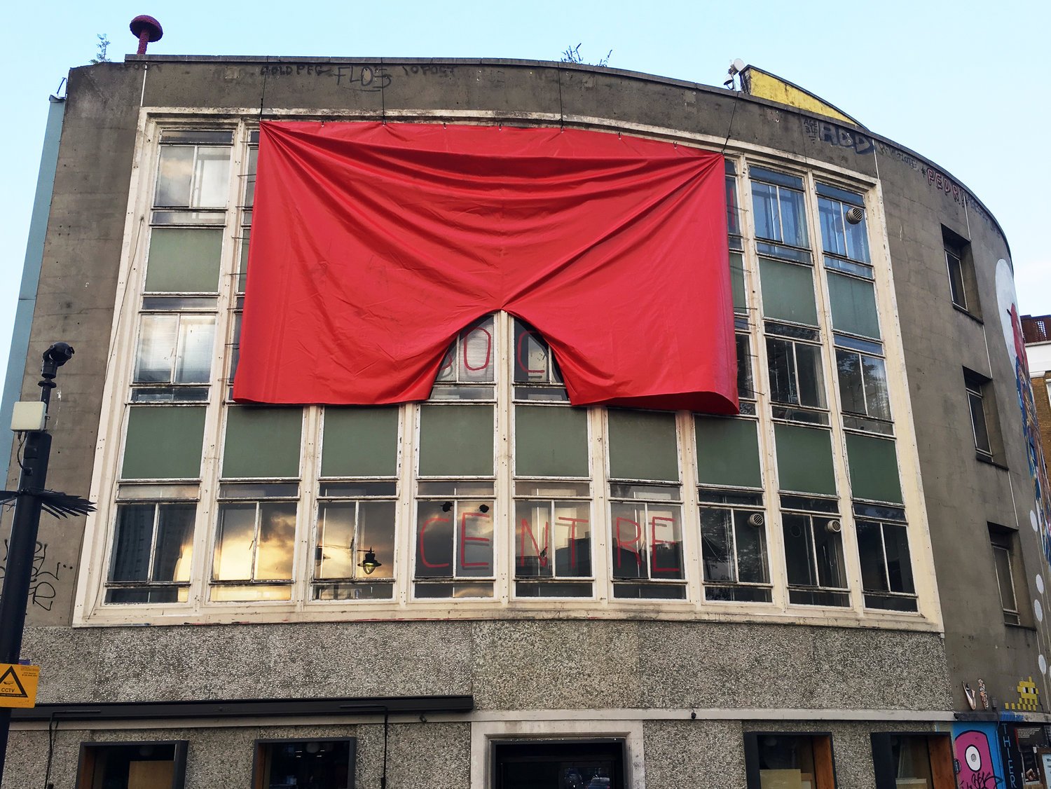 London gallery joins Czech anti-populist rebellion with public red pants protest