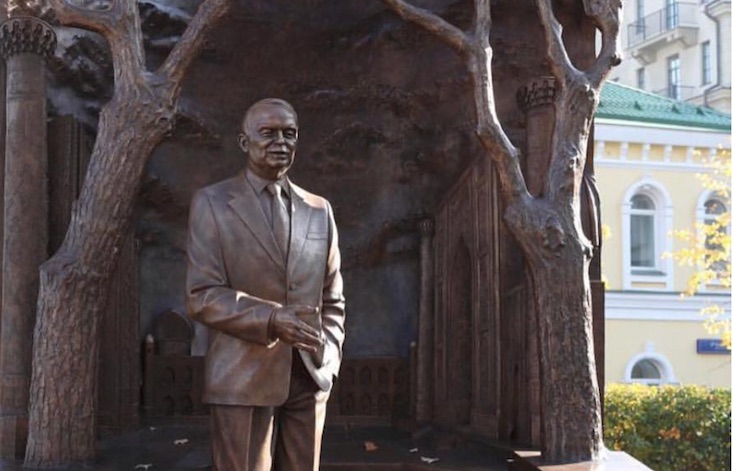 British sculptor's monument to Uzbek autocrat Islam Karimov unveiled in Moscow