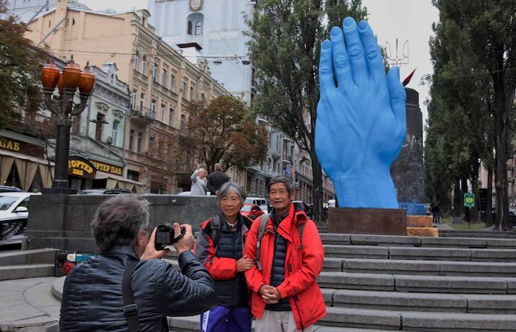 Kiev has replaced the city's Lenin statue with a giant blue hand