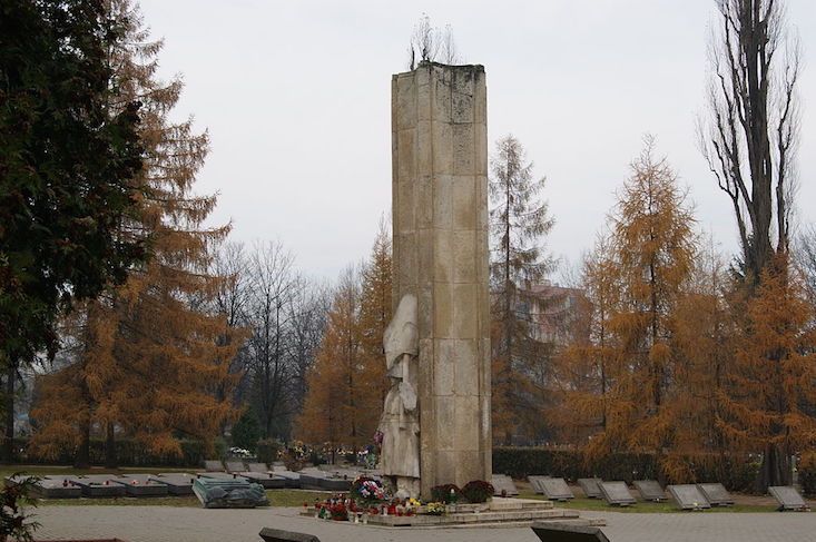 Poland to remove 500 Soviet monuments
