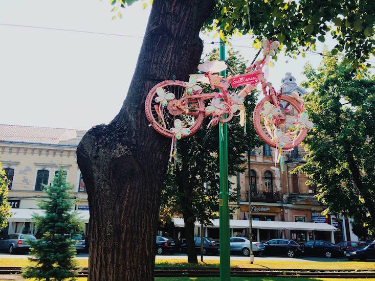 Bicycle art comes to the streets of Romanian city
