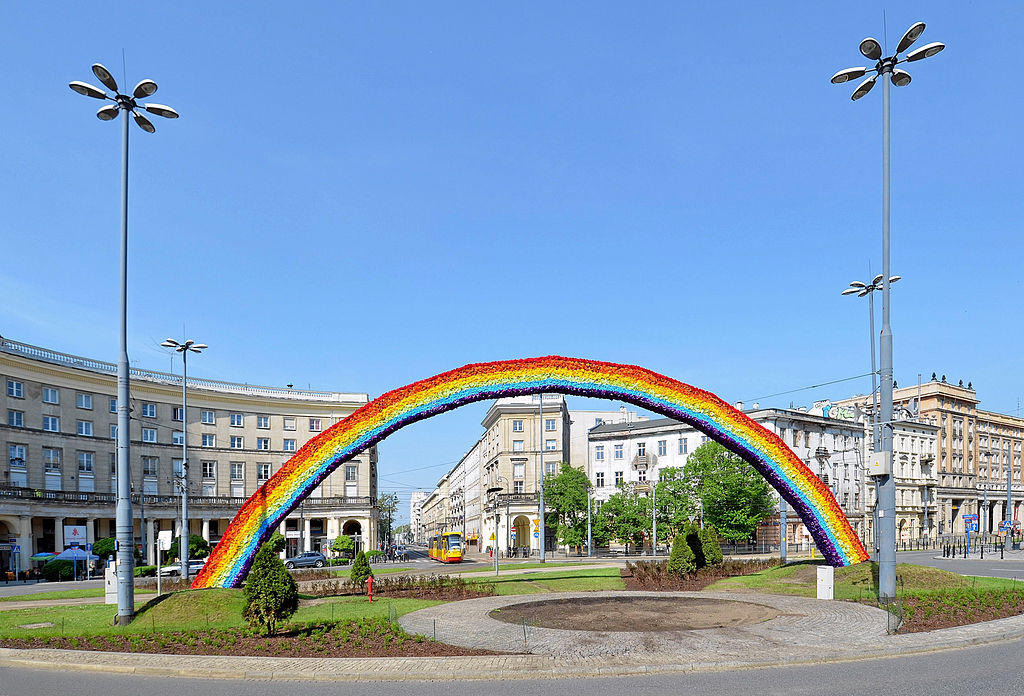 Controversial Warsaw rainbow dismantled