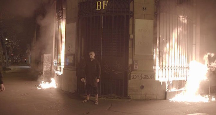 Pavlensky in front of Bank of France. Photo: Ria Novosti on Twitter / @rianru