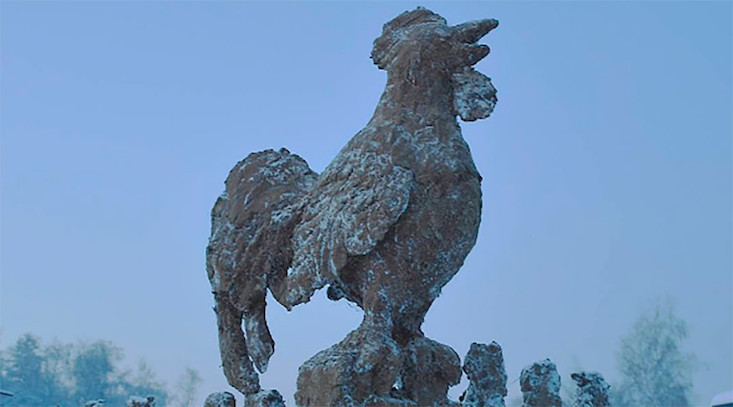 Manure masterpiece: Siberian artist marks 2017 with huge dung rooster