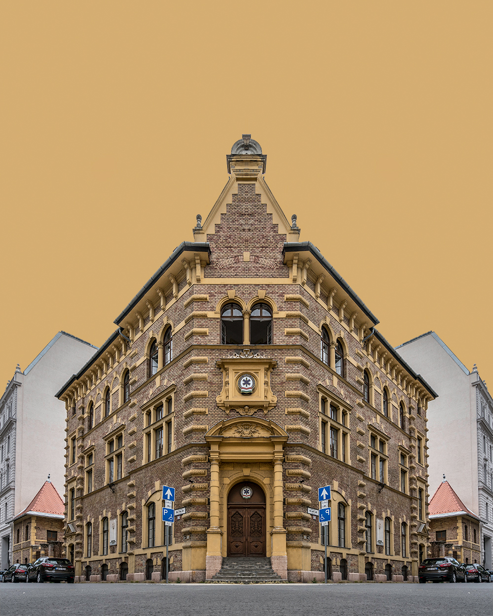 From Zsolt Hlinka's  Corner Symmetry  series.