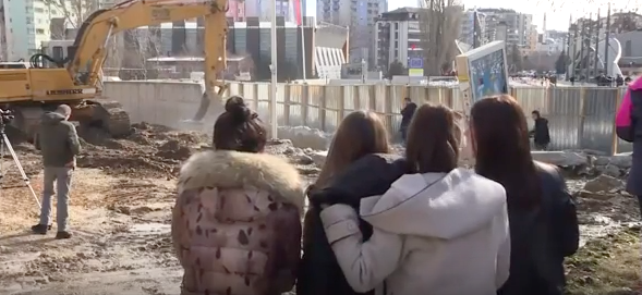 Wall comes down in divided Kosovo town