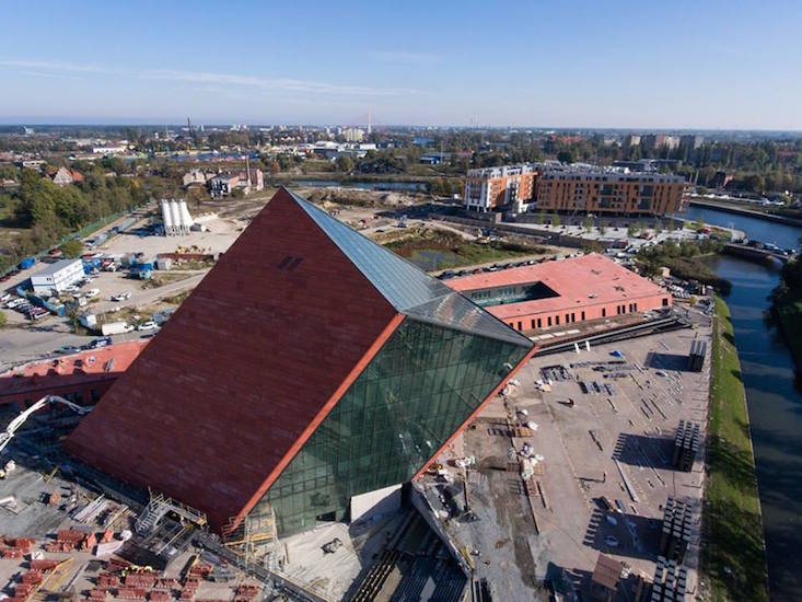 Polish conservative government wins control of Gdańsk war museum