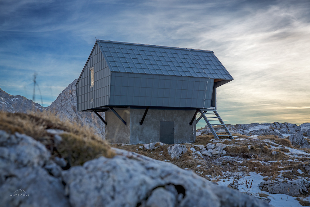 The Bivak na Prehodavcima alpine shelter. Photo by Anže Čokl. 