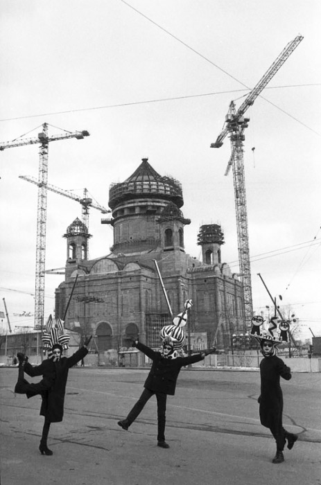 Dancing in Front of the Construction Site (1996). Photograph: Sergei Borisov