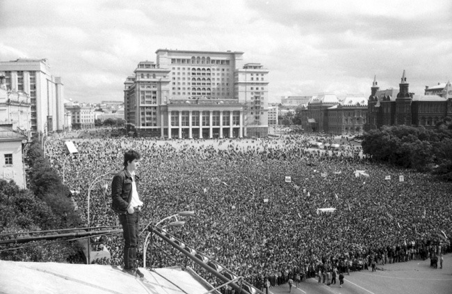 Moscow (1991). Photograph: Yuri Borisov