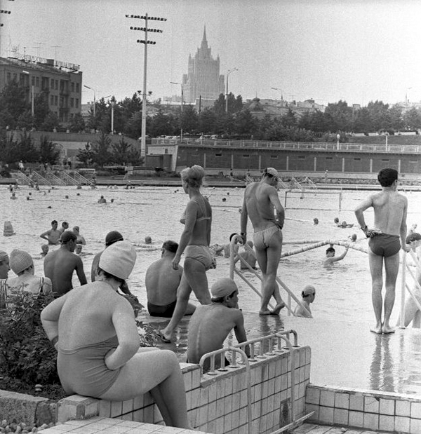 Moscow Swimming Pool (1976). Photograph: Nikolai Rakhmanov