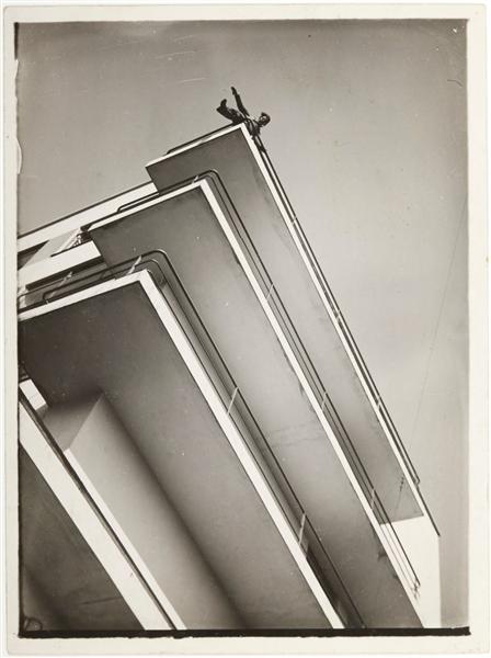 Xanti Schawinsky On A Bauhaus Balcony, 1928. (Image: Wikiart) 