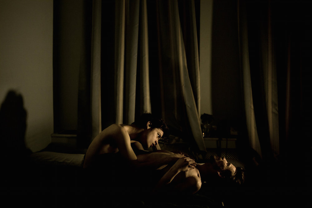 Photograph of gay couple in St Petersburg wins World Press Photo 2014