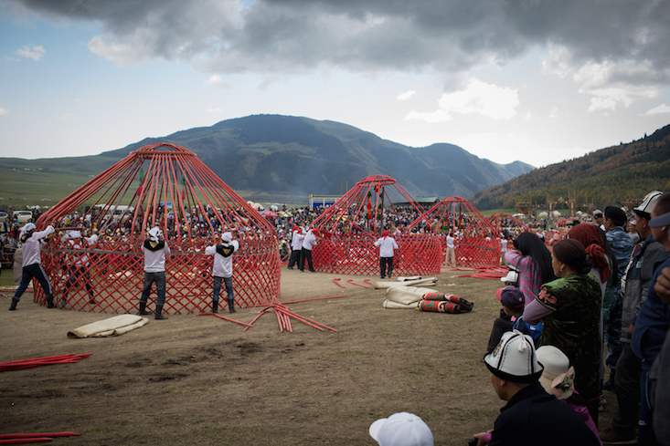 A speed yurt-building competition  (Image: Paul Toetzke)