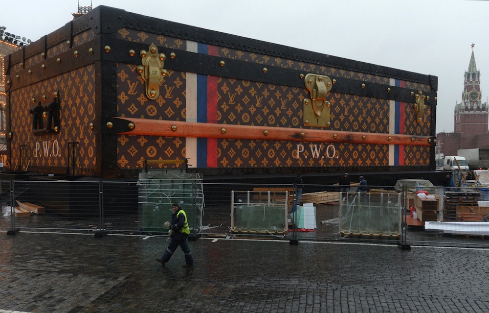 Giant Louis Vuitton case on Red Square to be removed