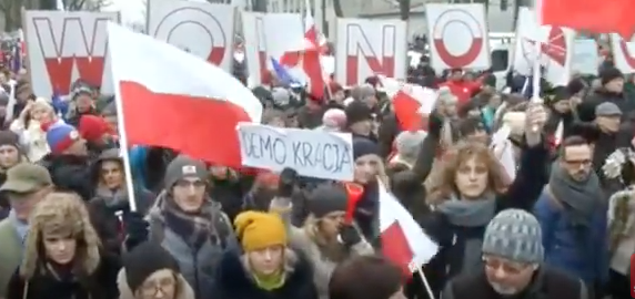 Polish protests against press restrictions continue