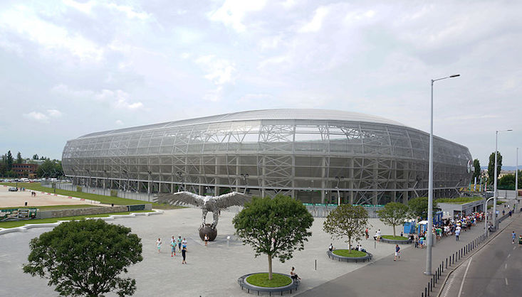 Hungarian sculptor soars with Atlanta Falcons stadium art