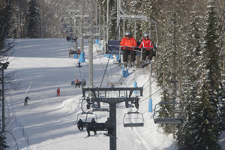 Sochi hopes to break records with Valentine’s kiss competition