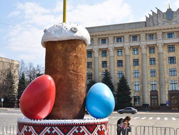 Suggestive Russian Easter cake cleared of indecency