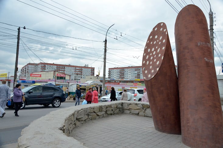 Kolbasa monument dismantled in Novosibirsk