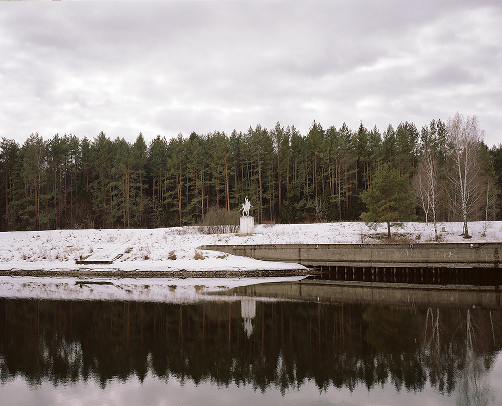 Lofty statues and roadside oddities: what can we learn about Russia in Moscow’s margins? 