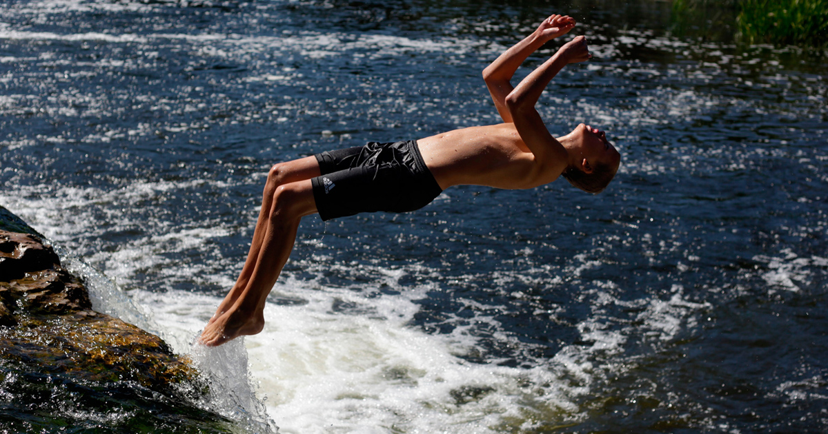 Watch these musicians transform a Ukrainian river into a water-fuelled symphony 