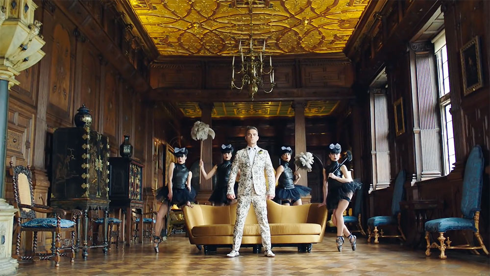 Opinion: many Russians took Robbie Williams' new video as a compliment. Here's why