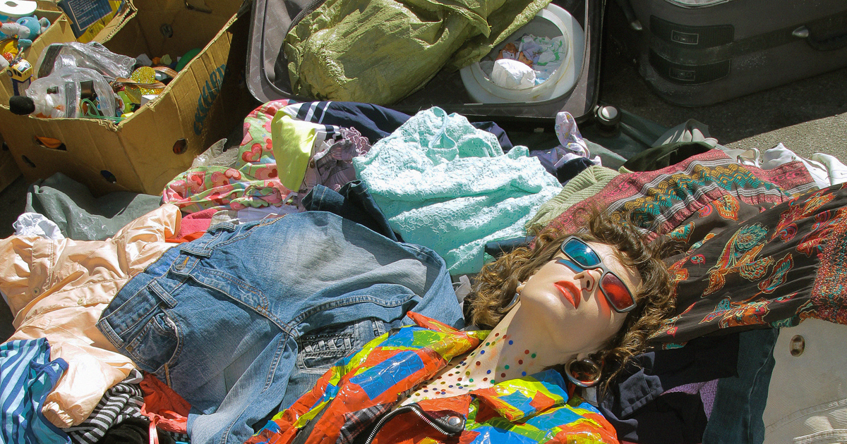 Thrifting and teen thrills: photos of Russian youth's love affair with second-hand clothes