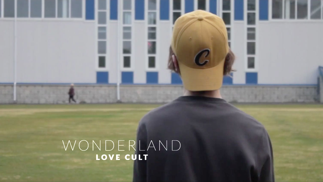 Wonderland: the music video with a new aesthetic for wild Russian youth